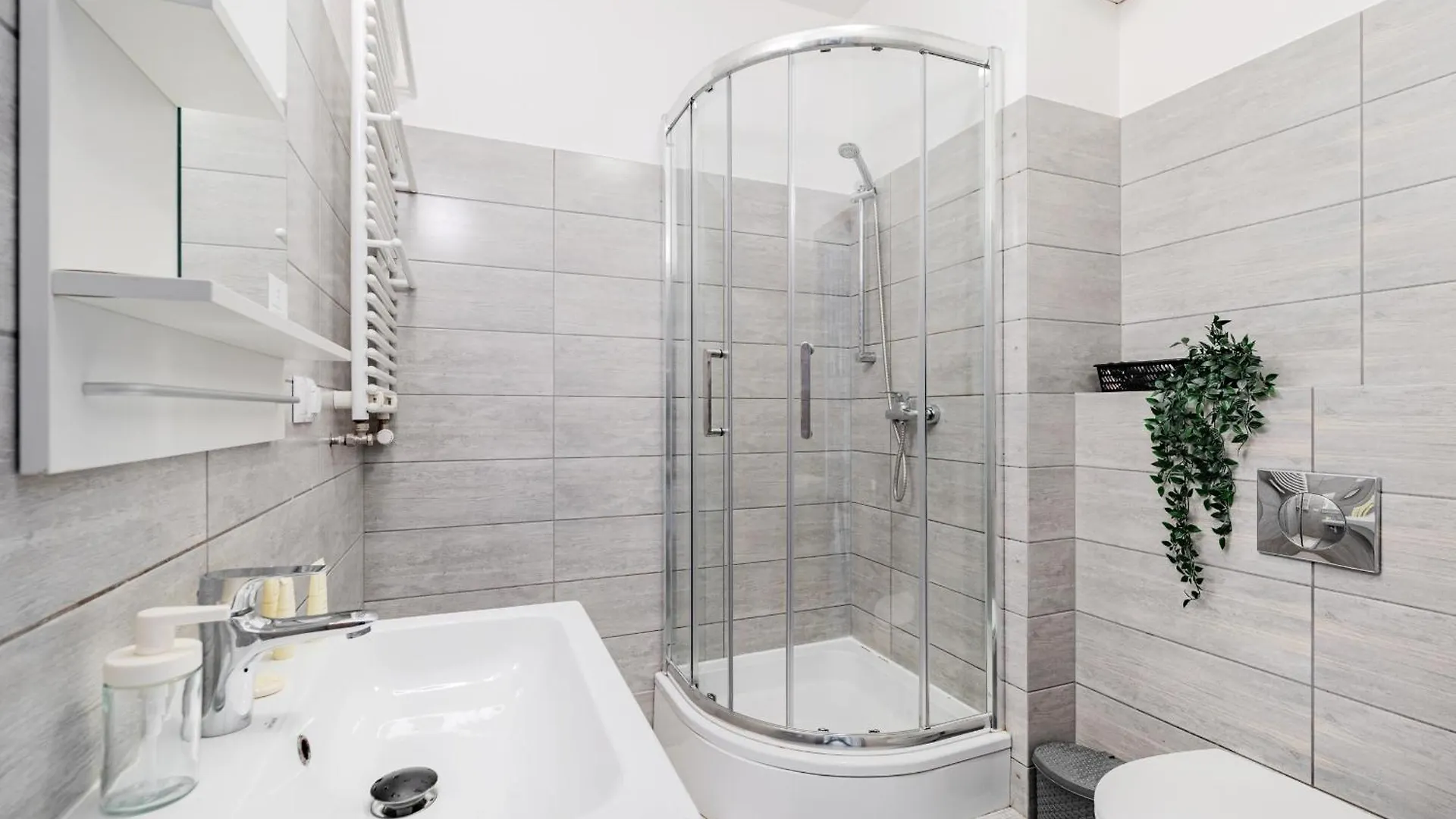 West Station Apartments By Arrenda Warsaw 0*,
